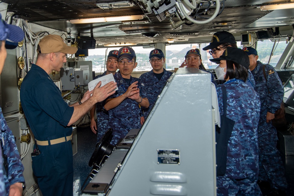 USS Ronald Reagan (CVN 76) Sailors host a tour with members of the Izumo (DDH 183)