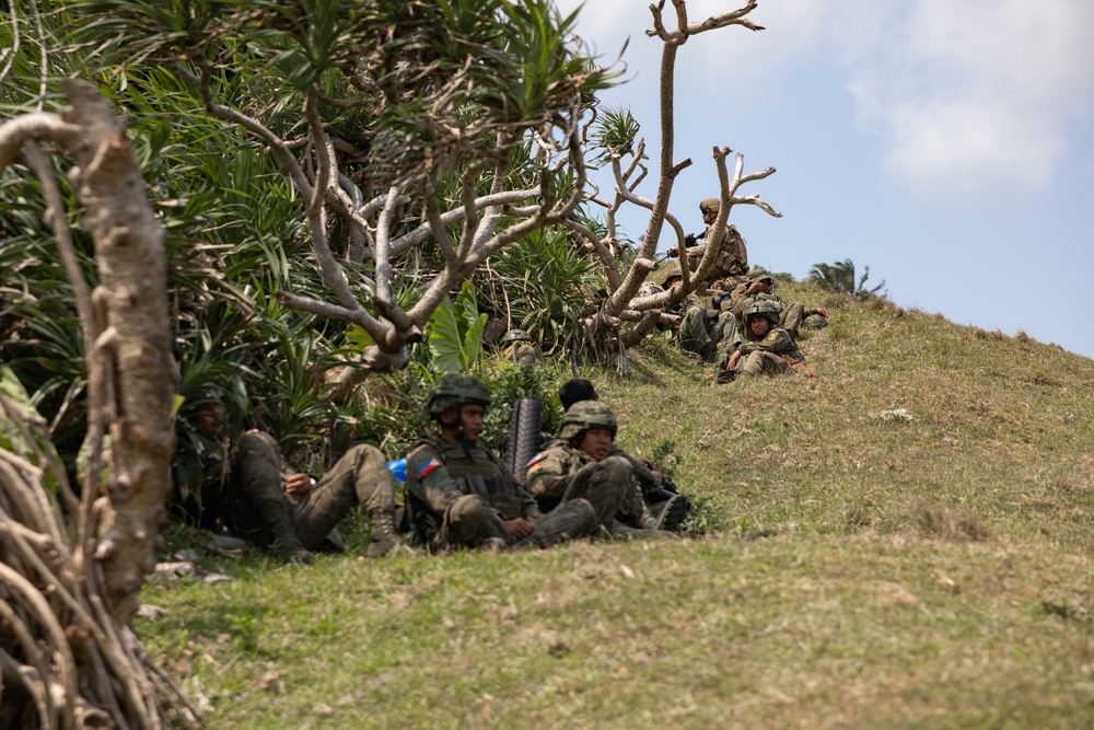 U.S. Marines conduct a joint, bilateral littoral air campaign