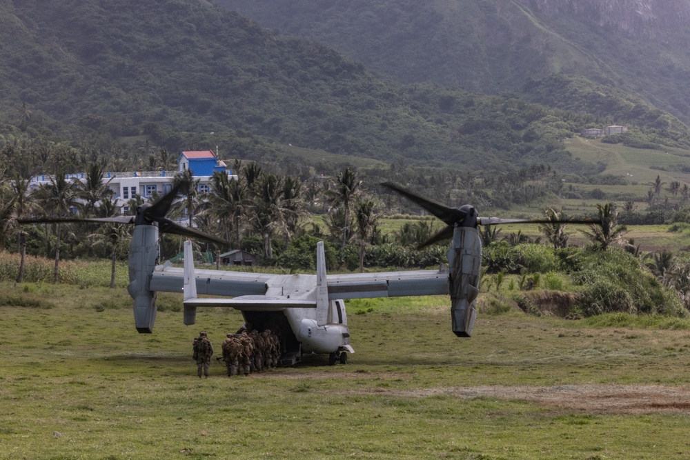 U.S. Marines conduct a joint, bilateral littoral air campaign