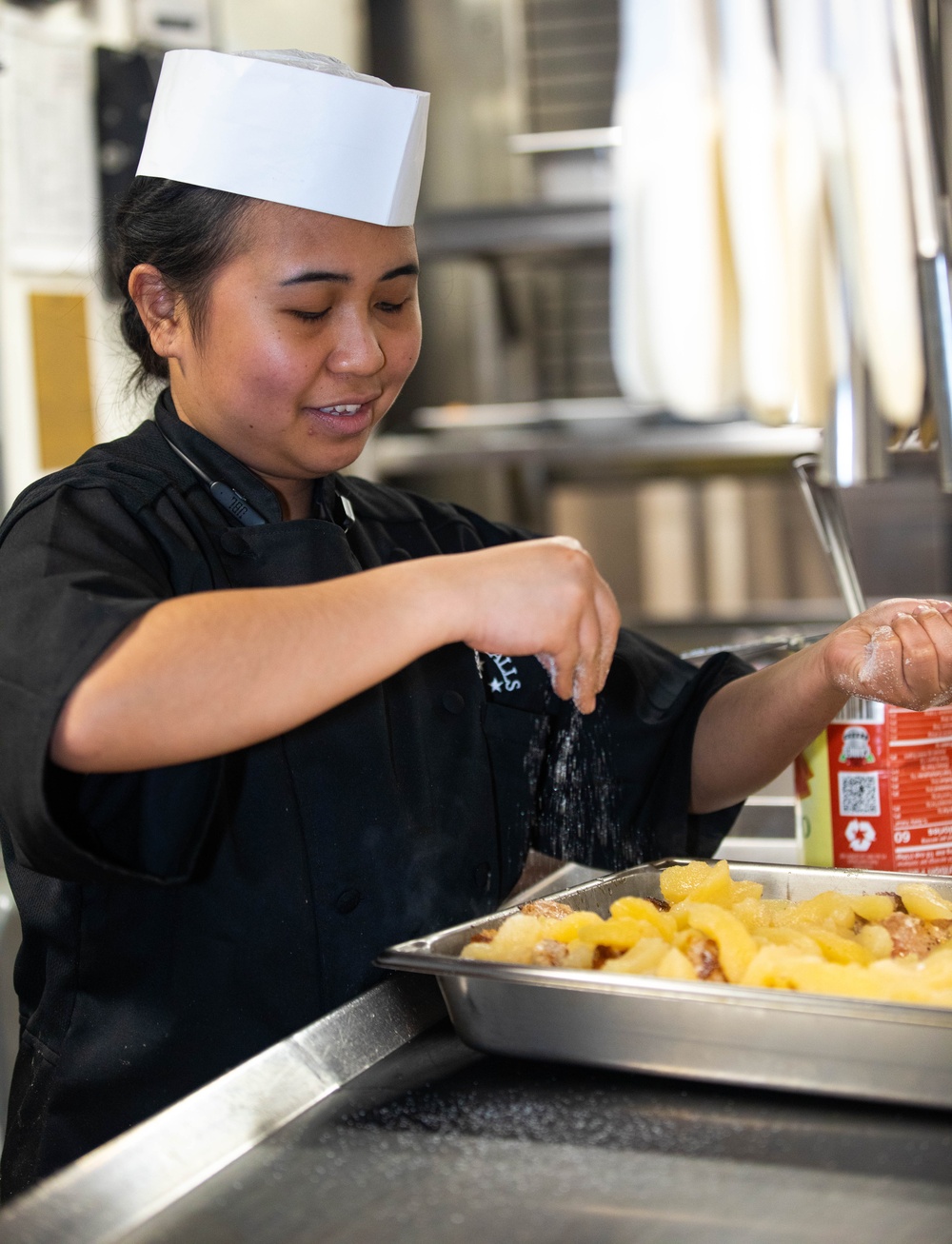 USS Robert Smalls (CG 62) Prepares for Evening Chow