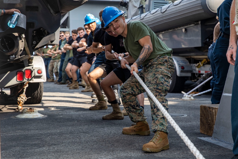 USS Anchorage RAS with USNS Tippecanoe