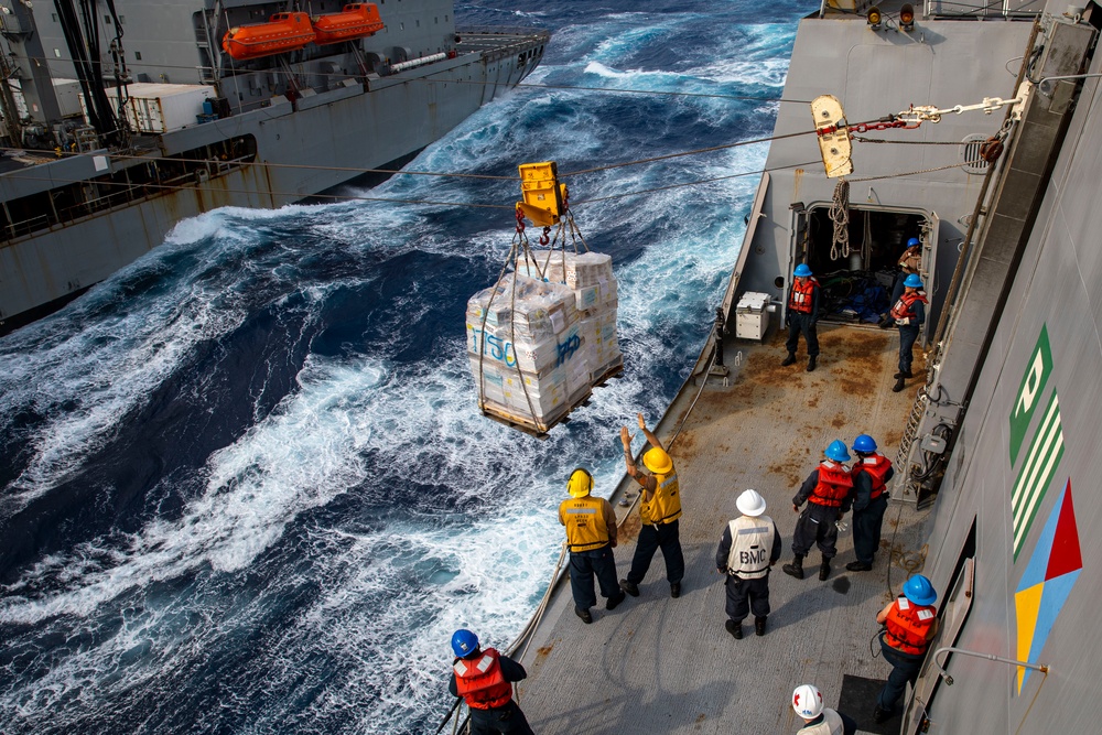 USS Anchorage RAS with USNS Tippecanoe