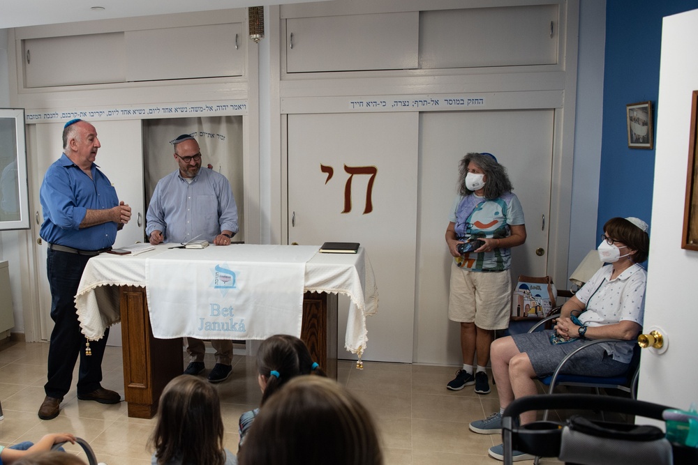 Rota Jewish Community Welcomes Rabbis for Weeklong Visit