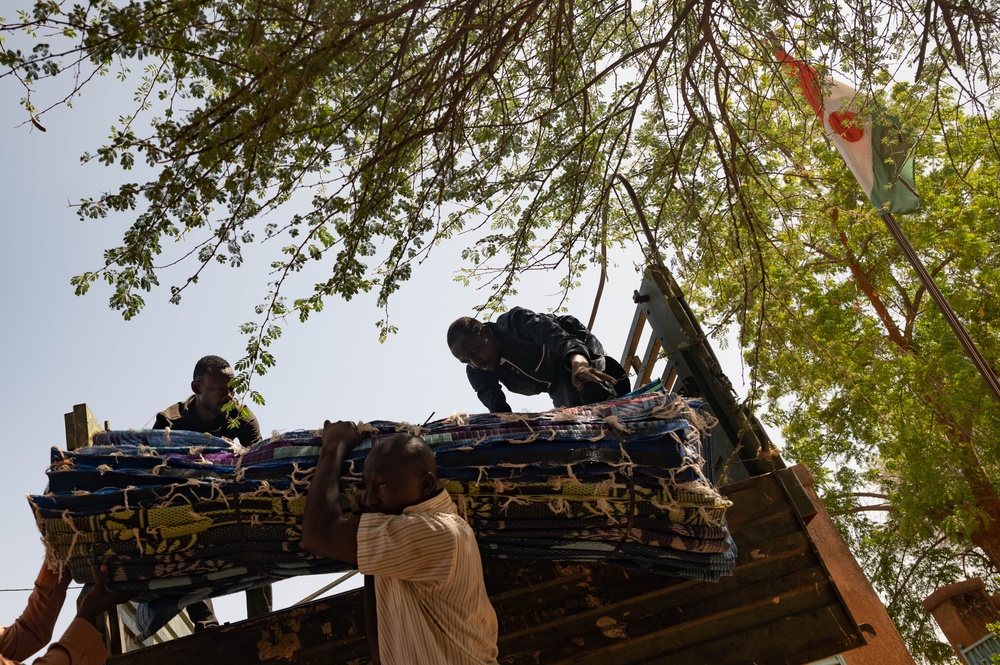 U.S. Army delivers humanitarian aid to Say province of Niger