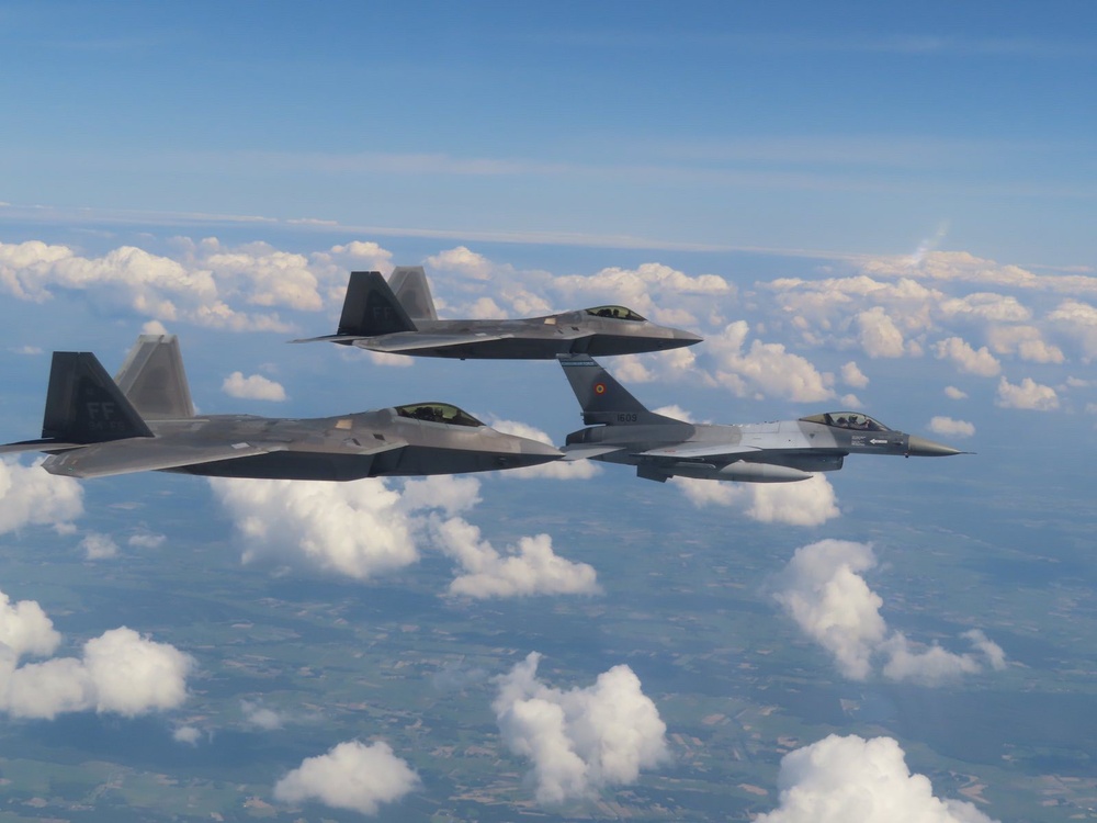F-22s conduct joint training with Romanian and Italian air forces