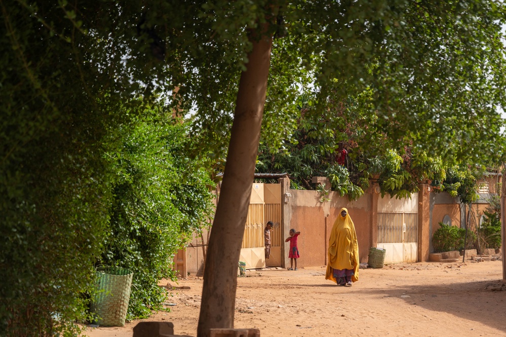 Military Personnel in Niamey donate to local orphans