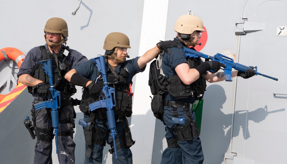 USS New York Conducts VBSS Training