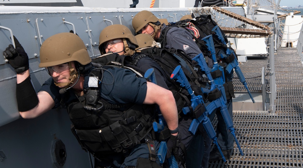 USS New York Conducts VBSS Training