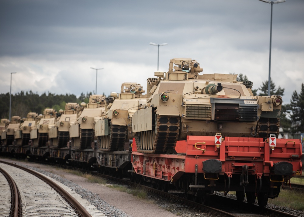 M1A1 Tanks Arrive at Grafenwoehr
