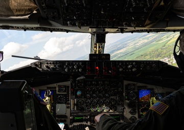93rd EARS refuels F-22 Raptors