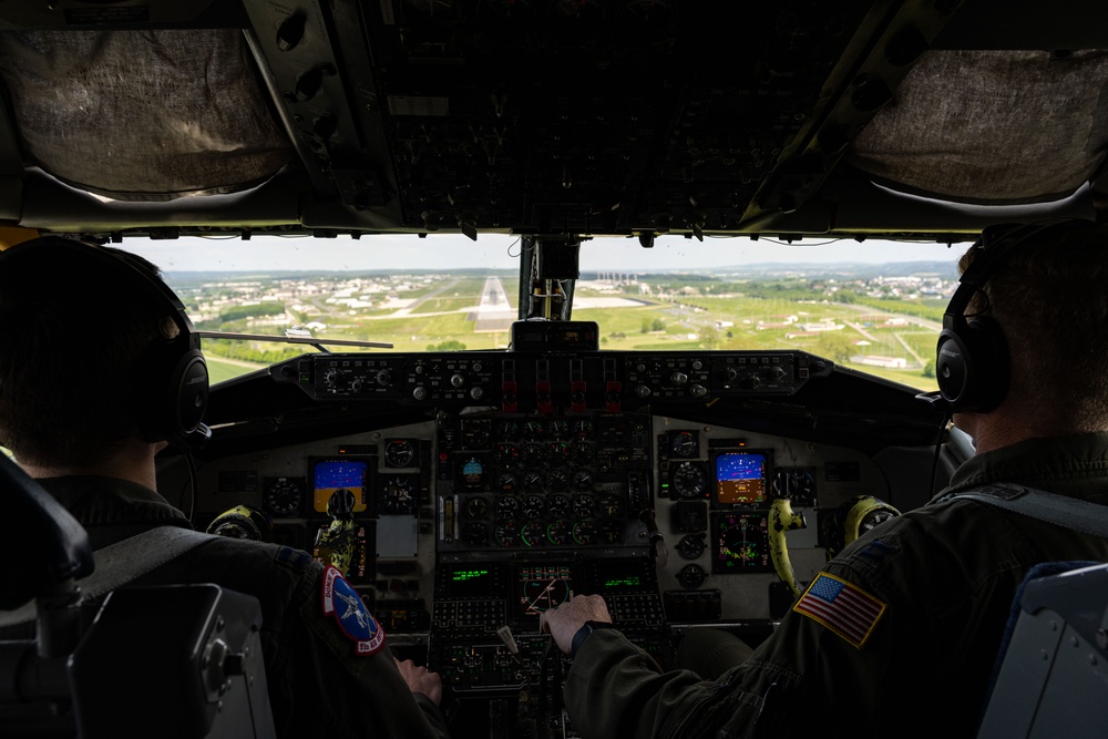 93rd EARS refuels F-22 Raptors