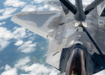 93rd EARS refuels F-22 Raptors