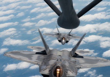 93rd EARS refuels F-22 Raptors