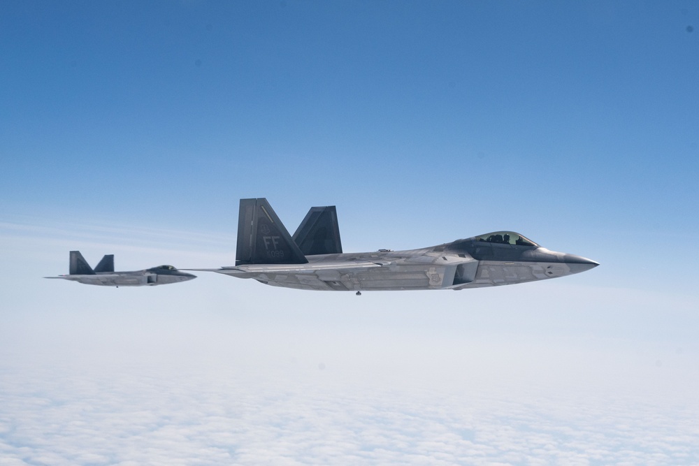 93rd EARS refuels F-22 Raptors