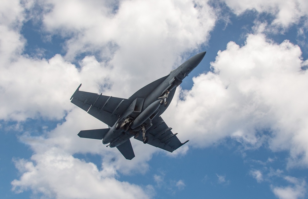 USS Ronald Reagan (CVN 76) fantail operations