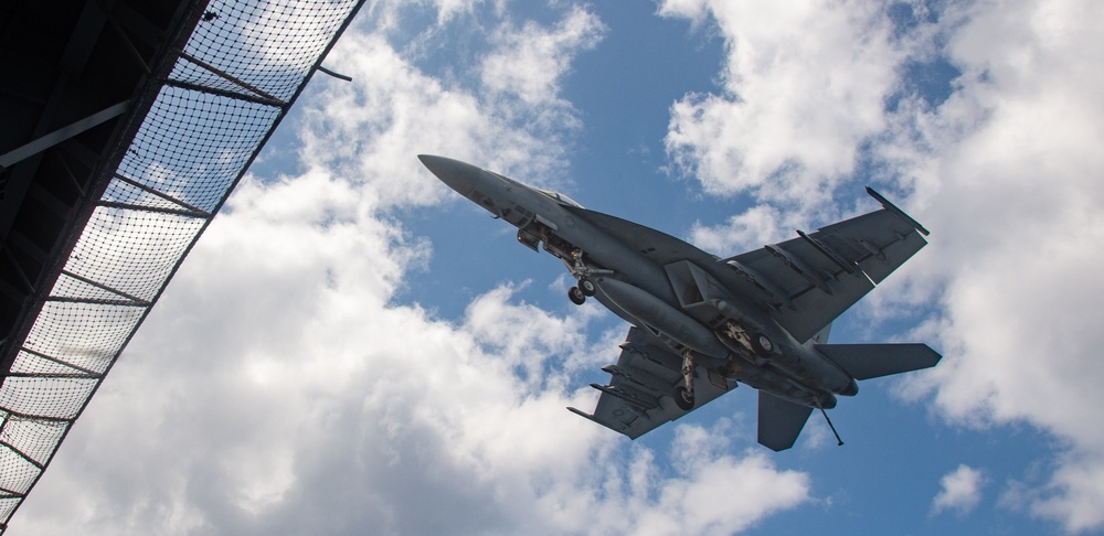 USS Ronald Reagan (CVN 76) fantail operations