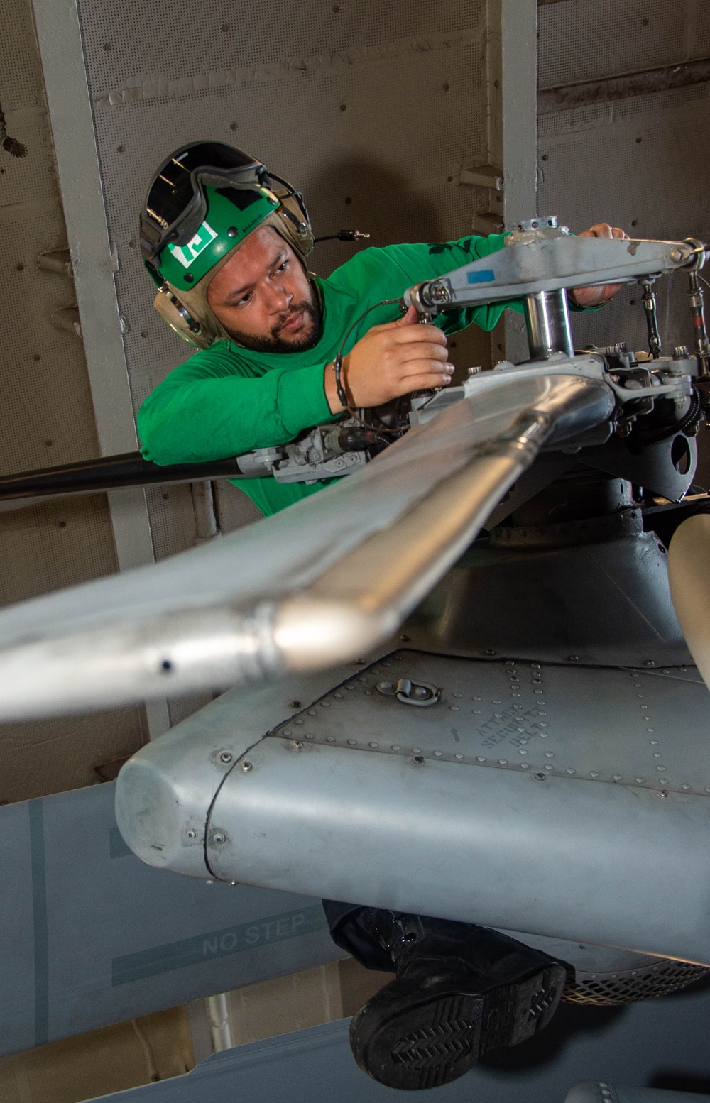 USS Ronald Reagan (CVN 76) helicopter squadron operations