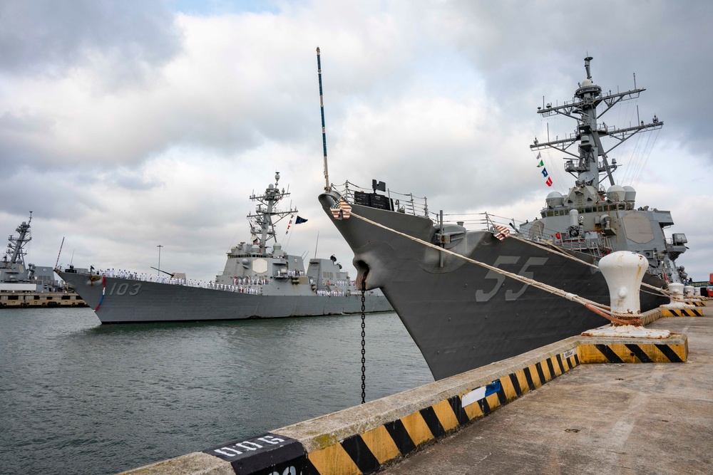 USS Truxtun (DDG 103) returns to Naval Station Norfolk