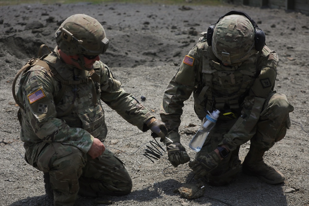 1037th Engineers Assemble Explosive Charge