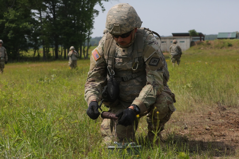 Engineers practice deploying Claymore mines at Camp Robinson