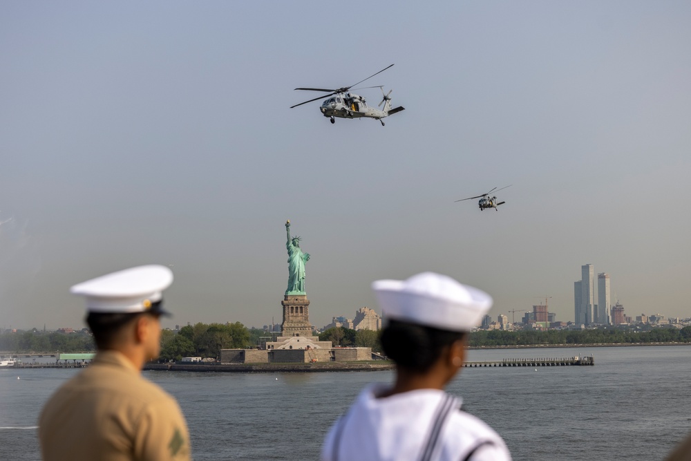 U.S. Marines and Sailors arrive at Fleet Week New York