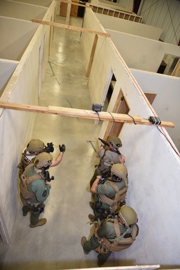 Fort Leonard Wood hosts Missouri State Highway Patrol SWAT teams training event