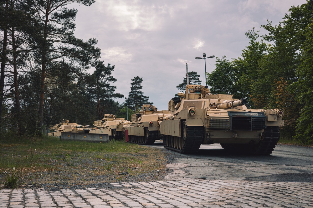 M1A1 Abrams Tanks Arrival