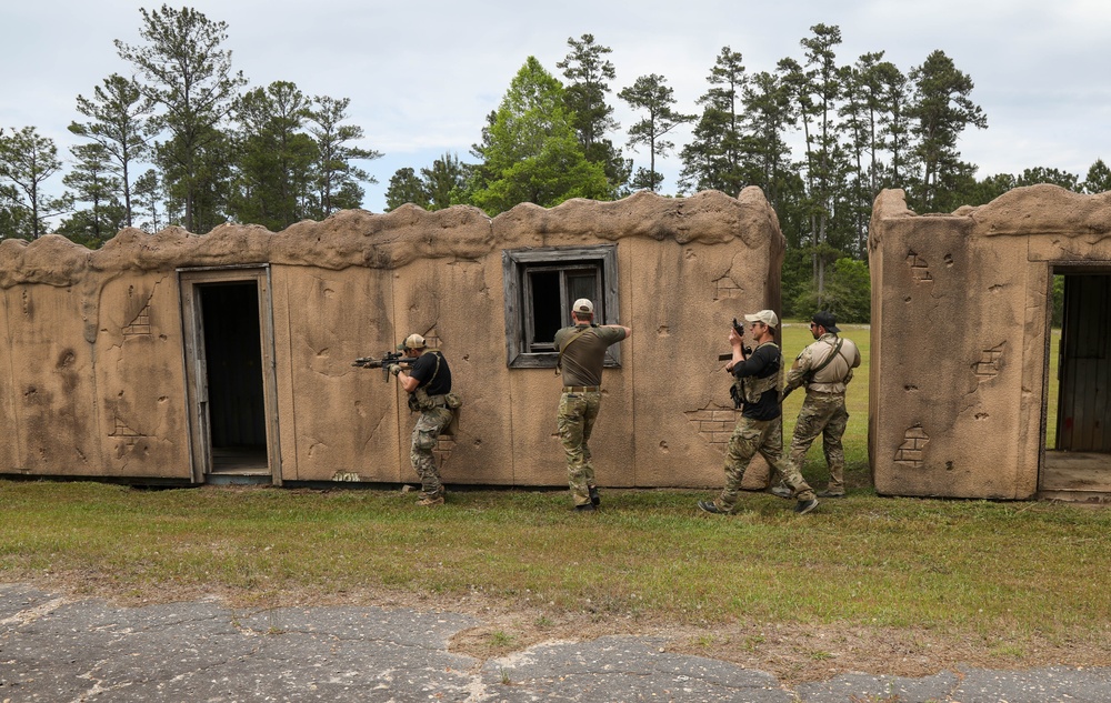 3rd Special Forces Group (Airborne) execute proper clearing procedures during Southern Strike