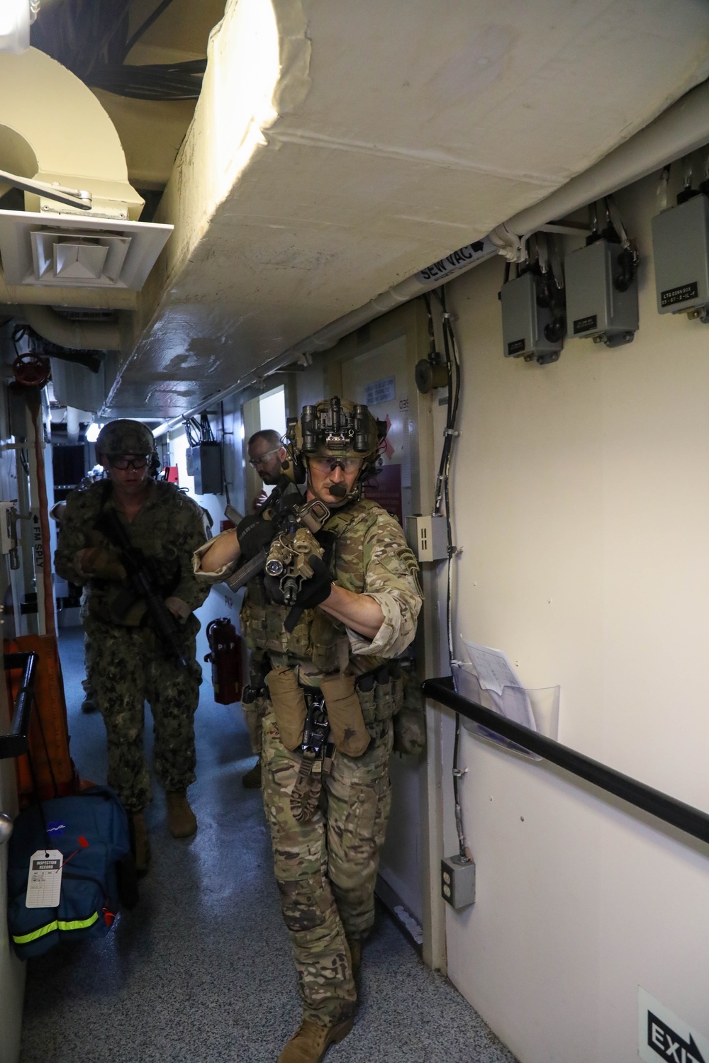 3rd Special Forces Group (Airborne) and the U.S. Coast Guard train on the U.S. Coast Guard Cutter, Walnut (WLB-205) during Southern Strike