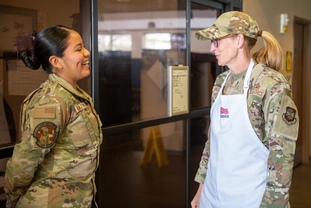 CMSgt Laura Hoover Visits Chisolm Trail Inn Dining Facility