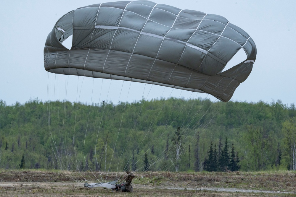 USMC KC-130Js support Arctic Angels jump in honor of 77 fallen paratroopers