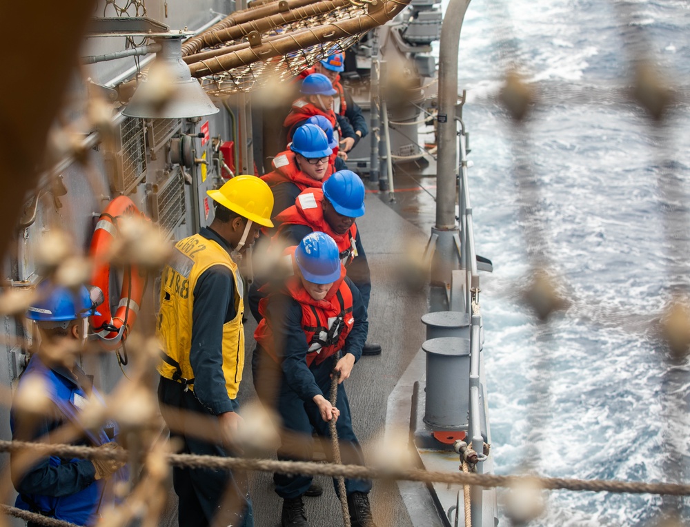 USS Robert Smalls (CG 62) Conducts RAS with USNS Tippecanoe (T-AO-199)