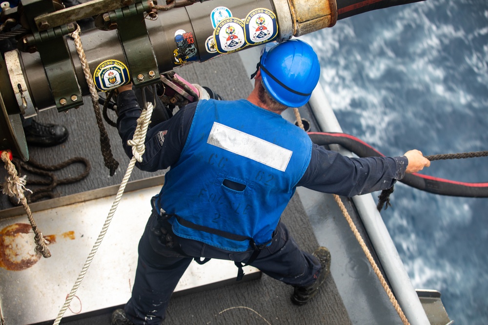 USS Robert Smalls (CG 62) Conducts RAS with USNS Tippecanoe (T-AO-199)