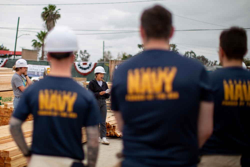 Service members help build homes for veterans