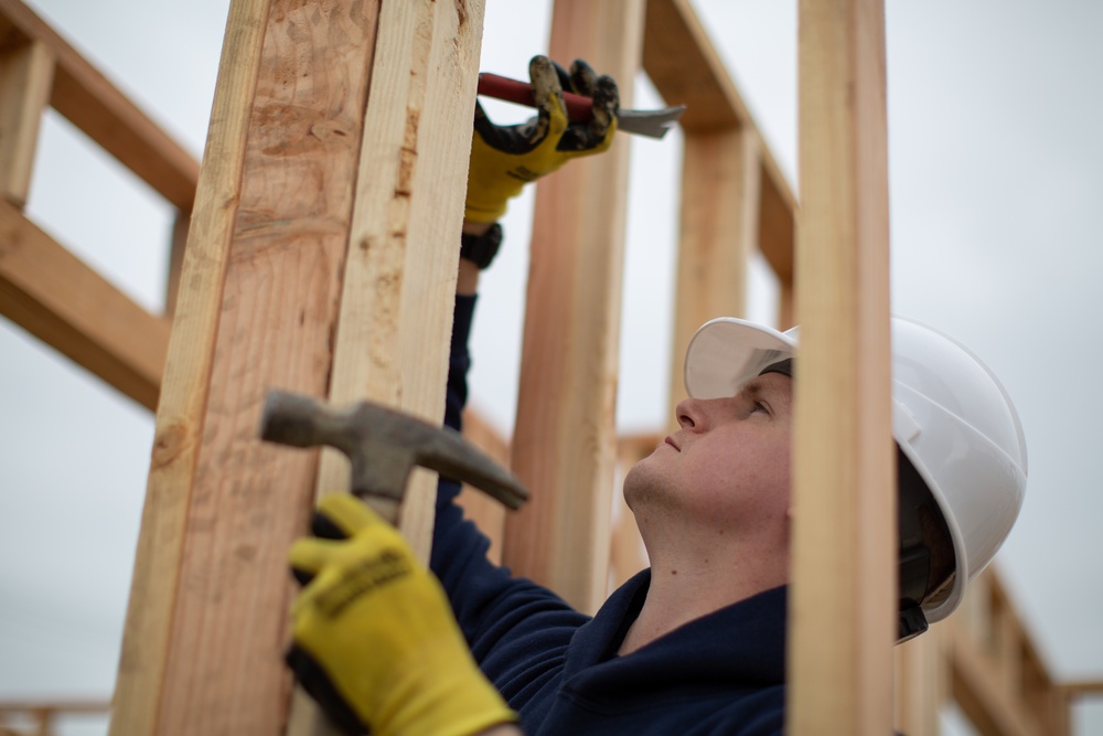 Service members help build homes for veterans