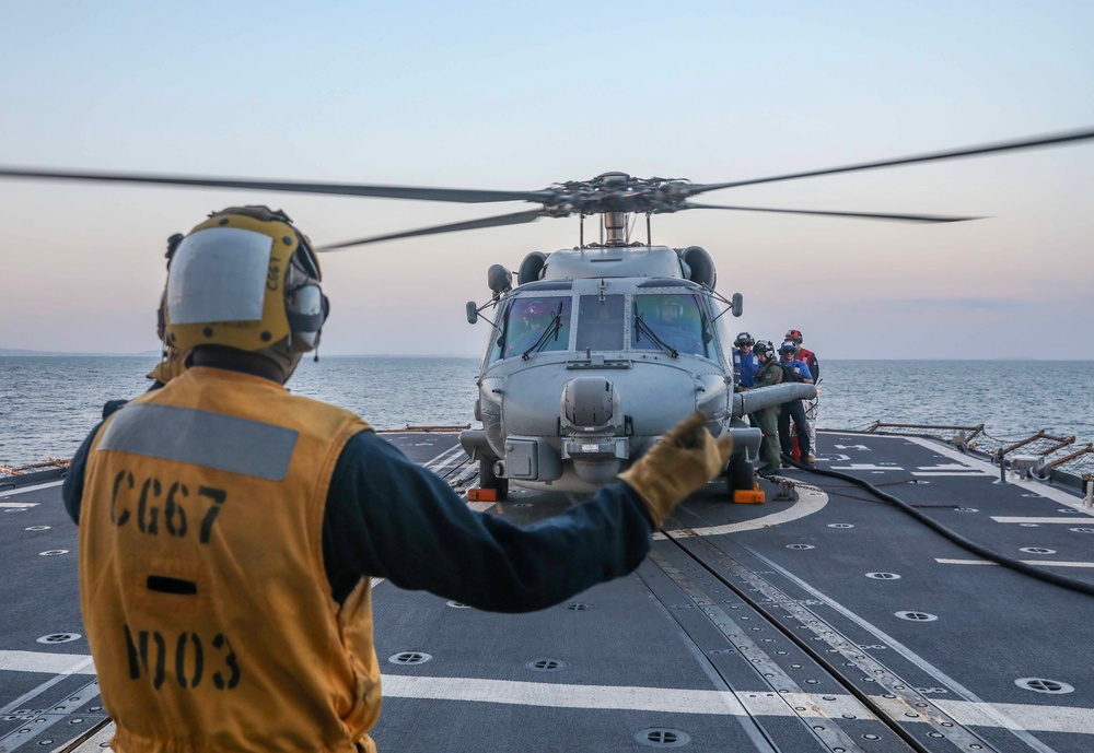 USS Shiloh Conducts Flight Operations