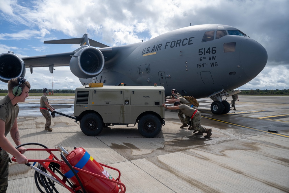 USAF, RAAF integrate maintenance