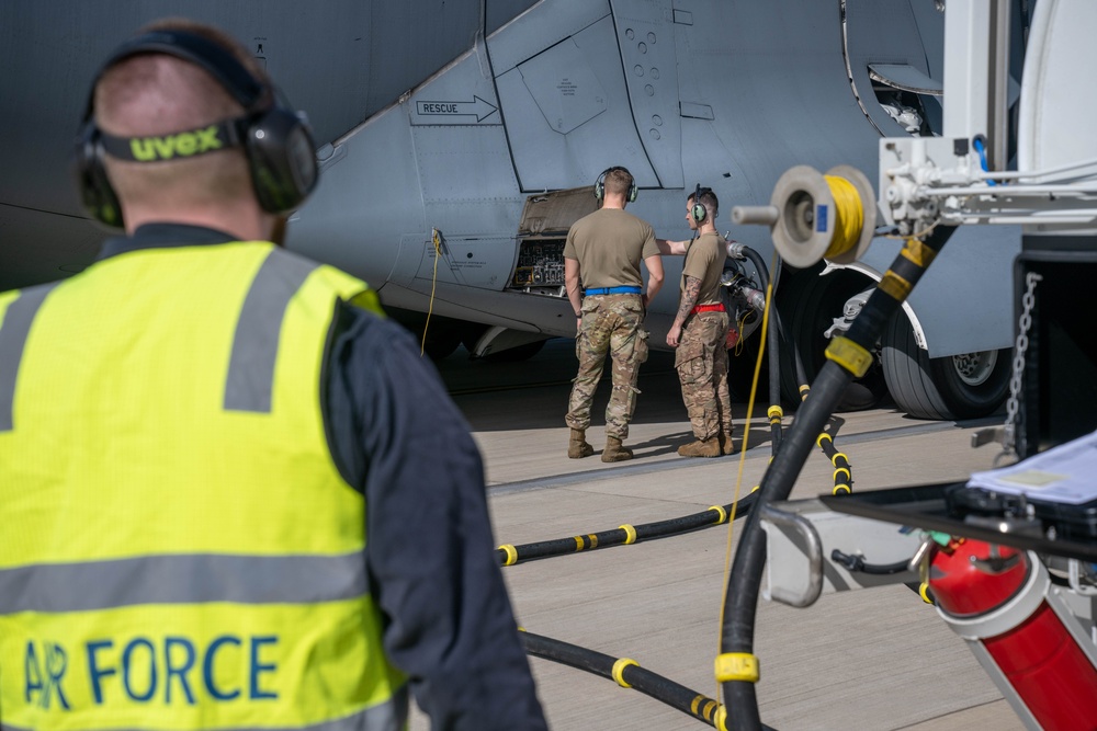 USAF, RAAF integrate maintenance