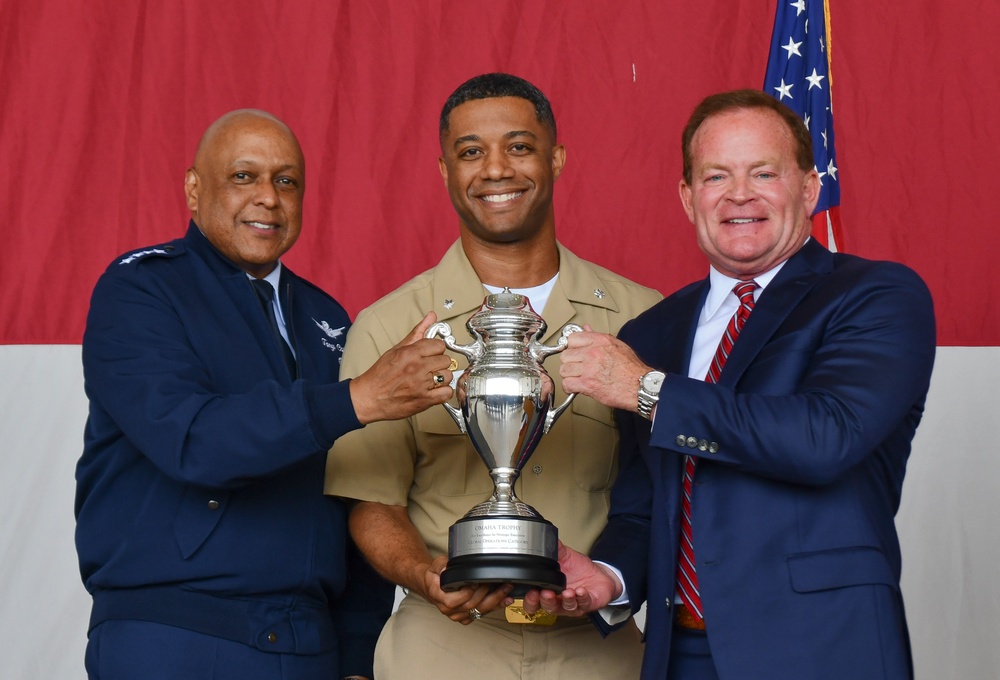 USSTRATCOM Presents VQ-4 with the Omaha Trophy