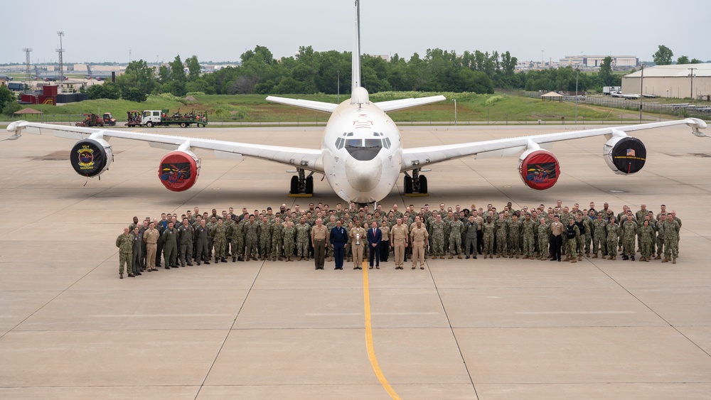 USSTRATCOM Presents VQ-4 with the Omaha Trophy