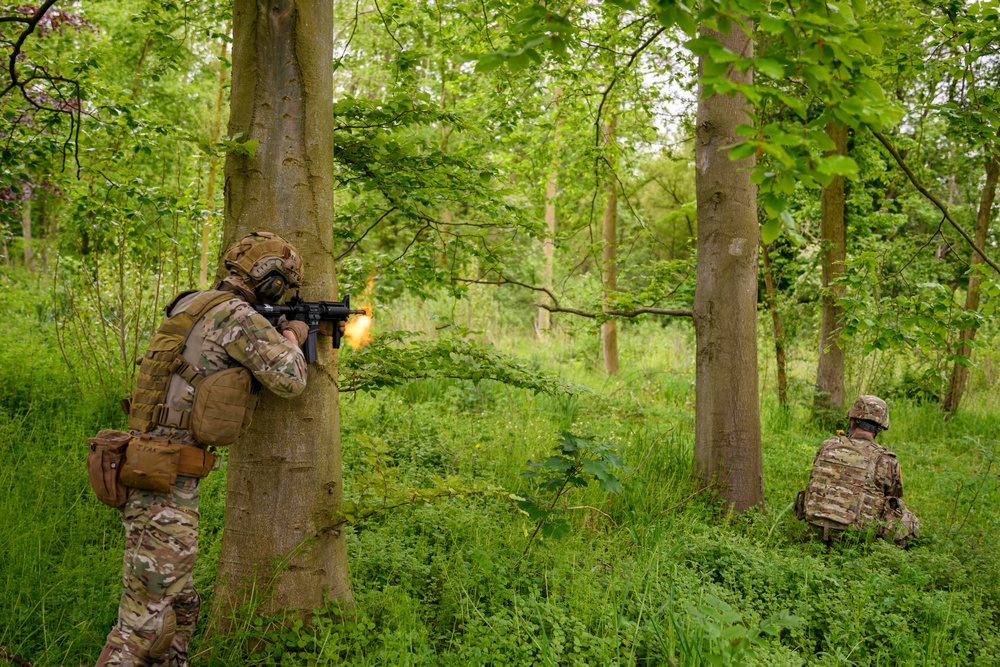 USANEC BE STX with Belgian Para-Commandos