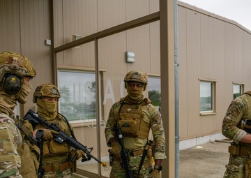 USANEC BE STX with Belgian Para-Commandos