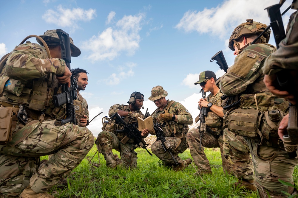 DVIDS - Images - Dismounted Patrol in Manda Bay [Image 15 of 17]