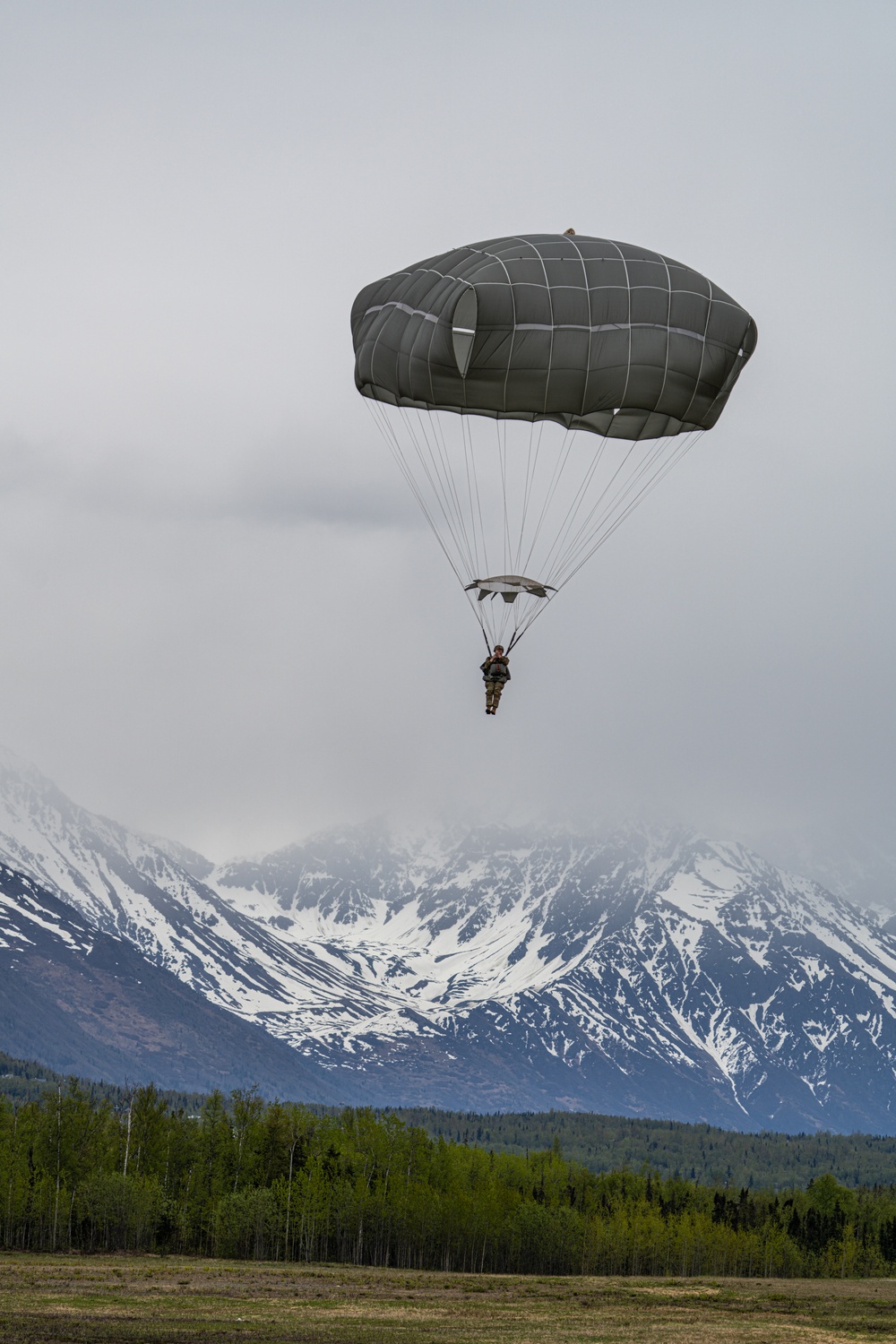 Honoring 77 Fallen paratroopers: VMGR-153 supports spartan jump