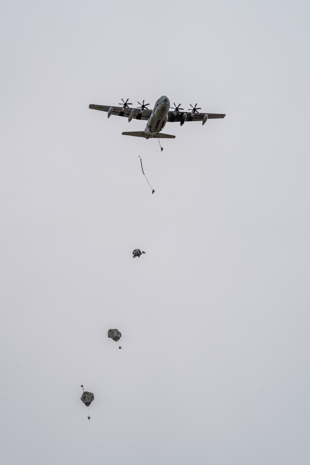 Honoring 77 Fallen paratroopers: VMGR-153 supports spartan jump