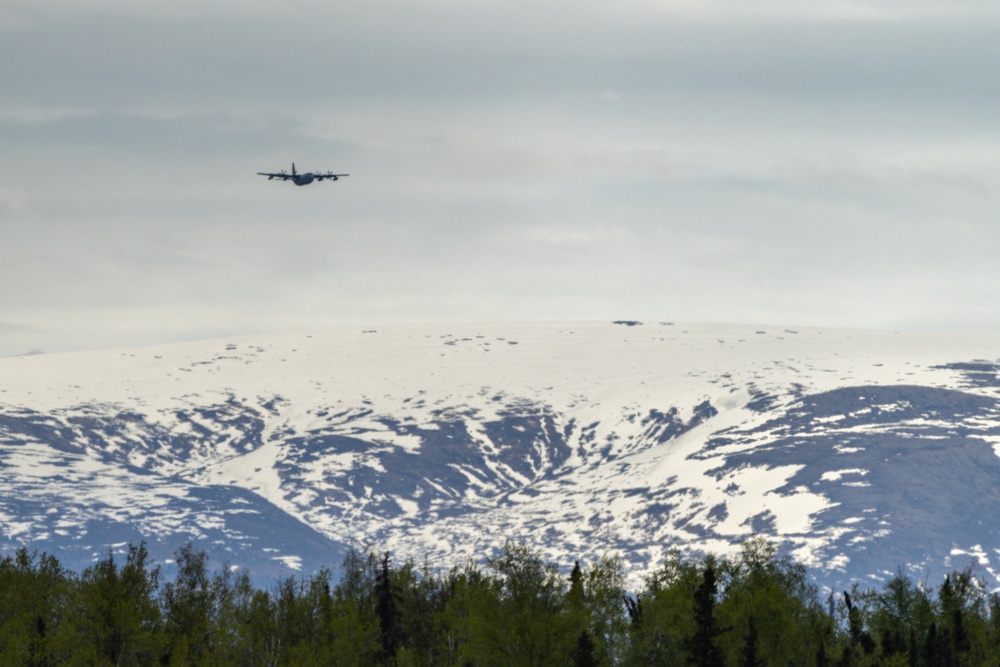 Honoring 77 Fallen paratroopers: VMGR-153 supports spartan jump