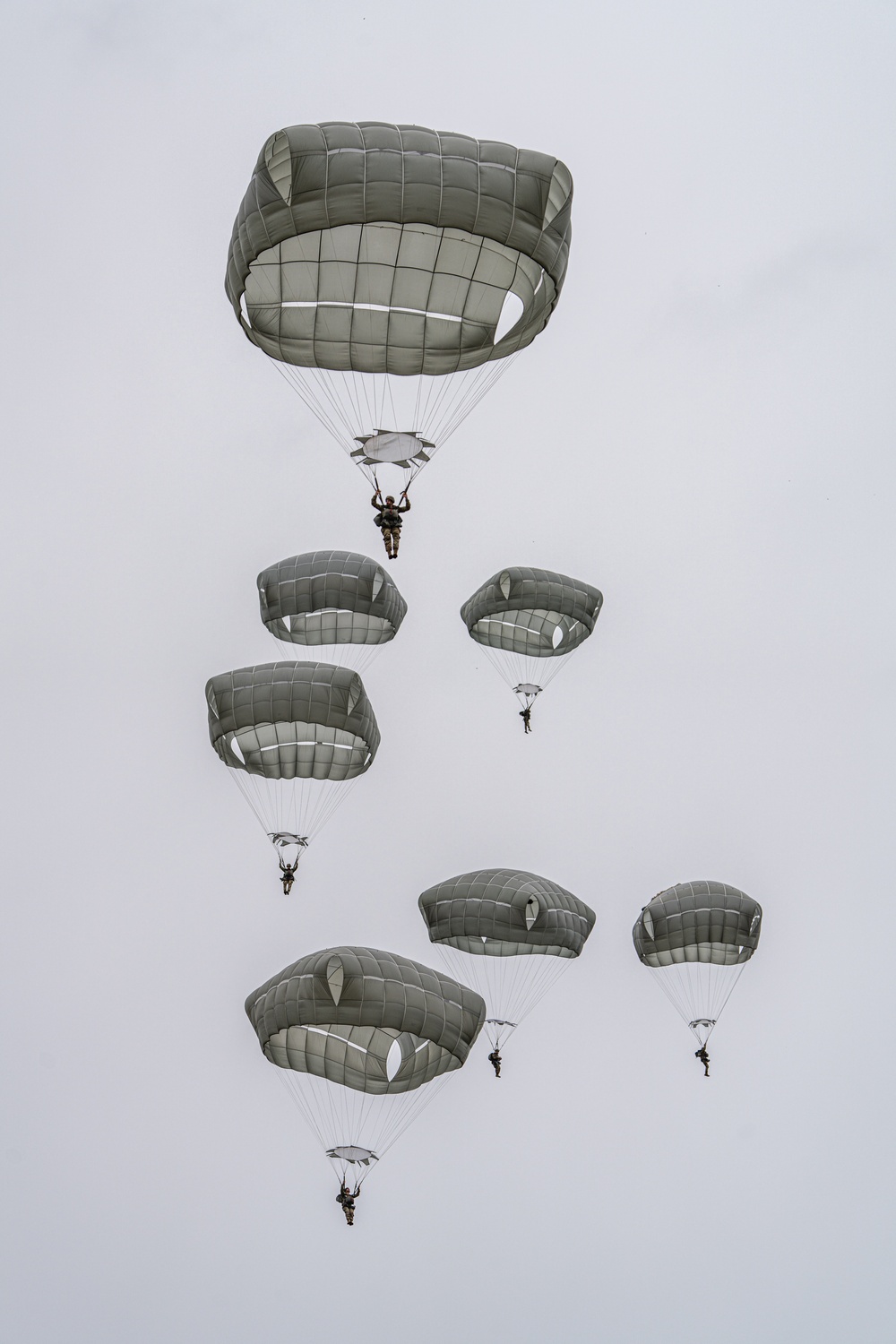 Honoring 77 Fallen paratroopers: VMGR-153 supports spartan jump