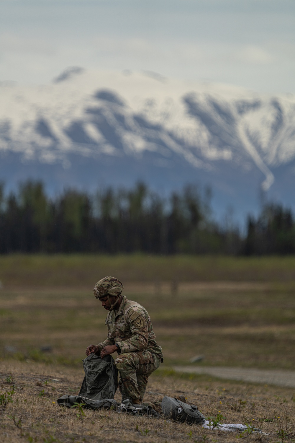 Honoring 77 Fallen paratroopers: VMGR-153 supports spartan jump