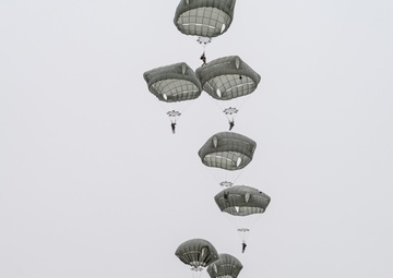 Honoring 77 Fallen paratroopers: VMGR-153 supports spartan jump