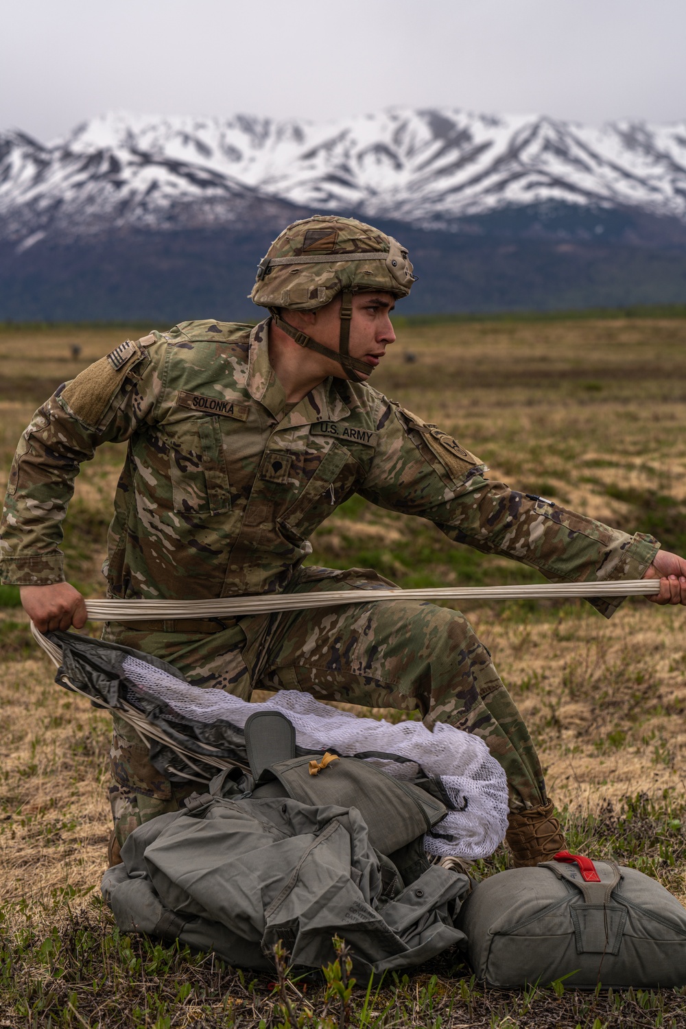 Honoring 77 Fallen paratroopers: VMGR-153 supports spartan jump